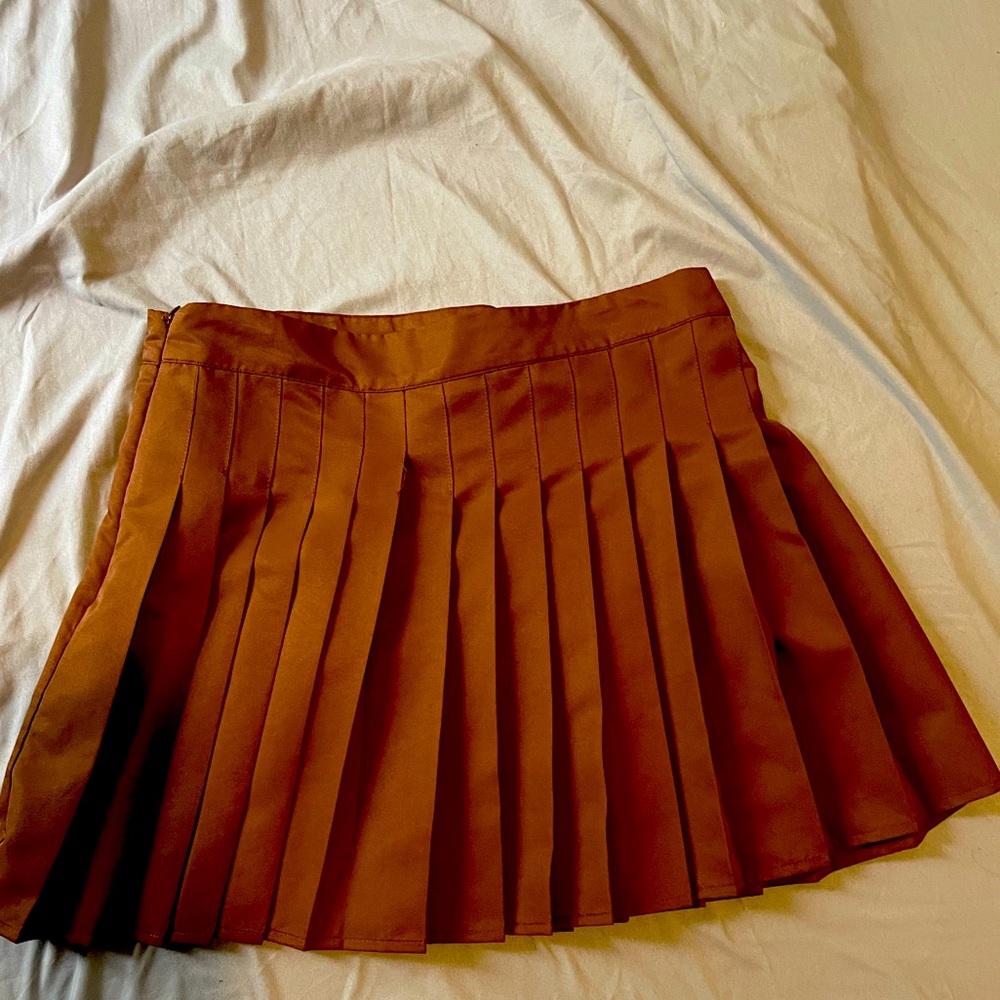 BROWN PLEATED SKIRT size: XL , never worn